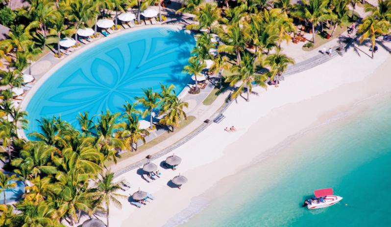 Paradis Beachcomber Golf Resort & Spa-Pool And Beach Overview